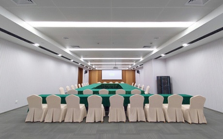 7号会议室 [ 最大6桌 · 高3.0m · 无柱 · 长方形 · 低消1800 ]