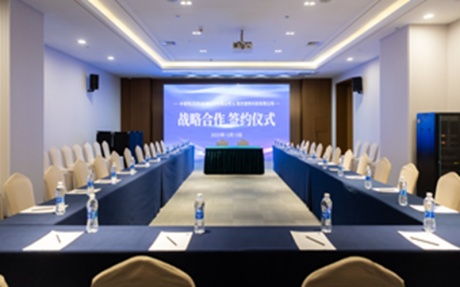 8号会议室 [ 最大6桌 · 高3.0m · 无柱 · 长方形 · 低消1800 ]