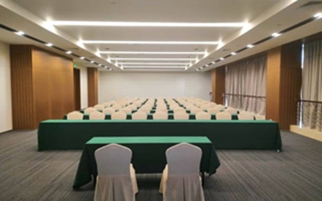 6号会议室 [ 最大8桌 · 高3.0m · 无柱 · 长方形 · 低消1800 ]